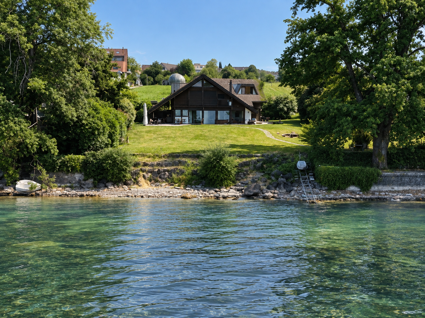 Haus am Seeufer, vom Bodensee aus gesehen